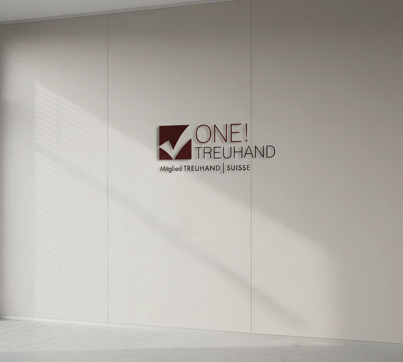 Moderner Treuhand-Büro-Eingang mit Logo. Keywords: Treuhand, Steuerberatung, Schweiz, Finanzdienstleistung, Business.
